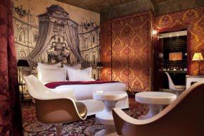  Hotel du Petit Moulin  Париж